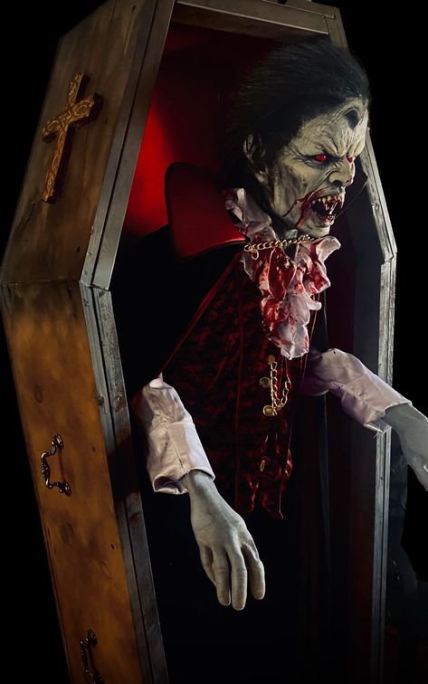 Scary Haunted House Ideas, Halloween Coffin Decoration, Coffin Vampire, Haunted House Ideas, Animated Halloween Decorations, Vampire Coffin, Vampire Decor, Zombie Decorations, Halloween Garden Decorations