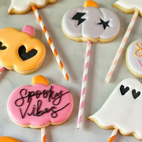 Morgan Webber Cookie Artist on Instagram: "TOMORROW! I’ll be popping up @birdygraceboutique in Spring Hill from 10:30am-12pm! 
I’ll have cookie pops, macarons, minis and pumpkin snickerdoodles! Come shop some adorable Spooky apparel and snag some sweet treats! 

#cookiepopup #springhilltn #popupshop #halloweencookies #decoratescookies #pumpkincookies #ghostcookies #spookyvibes #halloween #thesugarycookie" Cookie Pop Up Shop, Gift Packaging Ideas, Pumpkin Snickerdoodles, Ghost Cookies, Halloween Cookie, Cookie Pops, Mini Cookies, Spring Hill, Pumpkin Cookies