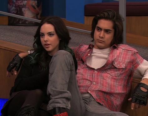 Delanie Ominayak (@delanieominayak) • Instagram photos and videos Jade West Victorious, Jade And Beck, Victorious Nickelodeon, Hollywood Arts, Beck Oliver, Show Characters, Victorious Cast, Jade West, Boyfriend And Girlfriend