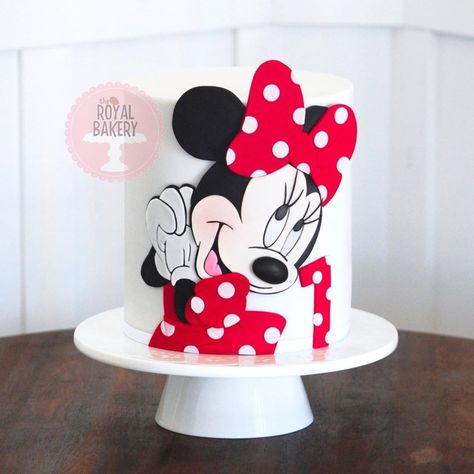 Lesley Wright on Instagram: “Happy 1st Birthday to Leila! The original cake design is by @mutludukkan - thank you! . . . . . #MinnieMouseCake #MinnieMouse #birthdaycake…” Mini Maus Cake, Mouse Cake Design, Minnie Mouse Cake Design, Minnie Cakes, Mickey And Minnie Cake, Mickey Mouse Birthday Cake, Minnie Mouse Balloons, Minnie Mouse Birthday Decorations, Minnie Mouse Birthday Cakes