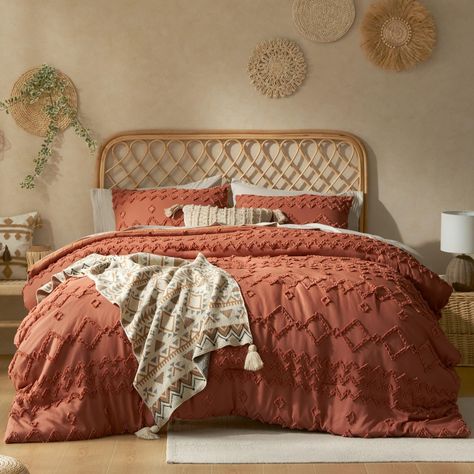 PRICES MAY VARY. This comforter set is perfect for your Bohemian style bedroom, with soft and subtle patterns that provide a perfect blend of style and comfort. The material is light weight and so soft but still keeps you warm at night without overheating.It has enough stuffing to keep them comfortable through all seasons This durable and breathable comforter set is made with unmatched quality. It can withstand washes after washes without color fade and seam slippage. This comforter set is machi Boho Comforter Sets, Southwestern Style Bedroom, Farmhouse Comforter, Shabby Chic Comforter, Boho Chic Bedding, Comforter Sets Boho, King Size Comforter, Boho Bedding Sets, Queen Size Comforter Sets