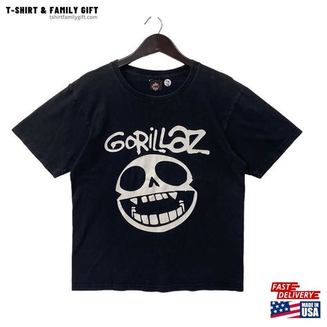 Vintage Gorillaz British Electronic Virtual Band Damon Albarn Blur Rare Design Tee Shirt Hoodie Sweatshirt Check more at https://tshirtfamilygift.com/product/vintage-gorillaz-british-electronic-virtual-band-damon-albarn-blur-rare-design-tee-shirt-hoodie-sweatshirt/ Damon Albarn Blur, Gorillaz Band, Blur Band, Damon Albarn, Tee Shirt Designs, Band Shirts, Gorillaz, 21 Days, Band Tees