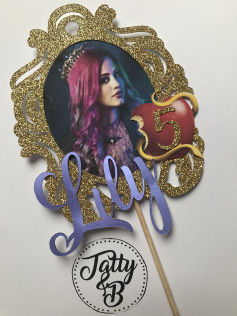 Descendants Cake Topper, Descendants Cake, Descendants Party Ideas Birthdays, Descendants Party, Mal And Evie, Glitter Cake Topper, Glitter Cake, Disney Descendants, Drip Cakes