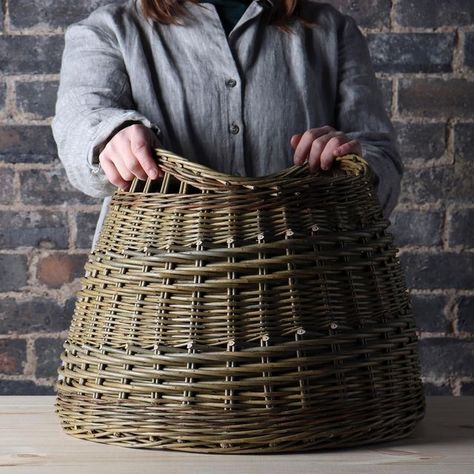 Willow Weaving Projects, Willow Basket Weaving, Basket Willow, Log Basket, Weave Basket, Space Saving Table, Willow Basket, Working Outside, Basket Weaving Patterns