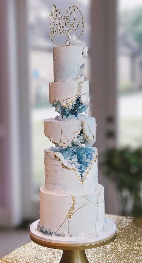 The Prettiest & Unique Wedding Cakes We’ve Ever Seen - Fabmood | Wedding Colors, Wedding Themes, Wedding color palettes Modern Wedding Cake Table, Wedding Cake Marble, Cake Ganache, Wedding Color Palettes, Pretty Wedding Cakes, Geode Cake, Square Wedding Cakes, Themes Wedding, Luxury Wedding Cake