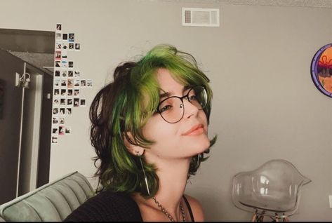 Green hair, short haircut, hairstyle, shag Hairline Dyed Hair, Shag With Undercolor, Dyed Shag Hair Short, Mid Length Dyed Hair, Green Multicolor Hair, Short Wolfcut/shag, Professional Alternative Hair, Brown Hair With Green Money Piece, Dyeing Hair Aesthetic