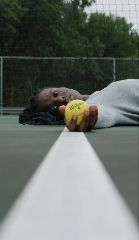 Tennis Court Photoshoot. For Spring, Summer, or Fall. Follow me on instagram for more picture ideas. xx Training Photoshoot, Tennis Fashion Editorial, Tennis Shoot, Court Photoshoot, Tennis Court Photoshoot, Tennis Photoshoot, Fashion Photography School, Photography Sport, Tennis Photography