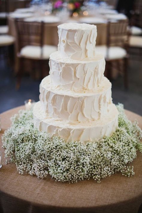 white four layer wedding cake with baby's breath flowers at base / http://www.himisspuff.com/rustic-babys-breath-wedding-ideas/10/ Wonderland Wedding Cake, Airy Aesthetic, Centerpieces Floral, Breath Flowers, Winter Wedding Cake, Romantic Wedding Cake, Buttercream Wedding Cake, Babies Breath, Centerpieces Wedding