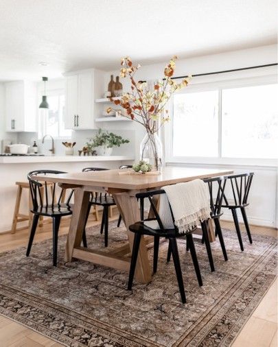 Kitchen. Dining room. Chair. Dining chair. Dining table. Rug. Area rug. Home decor. Fall decor. http://liketk.it/2X2Xi @liketoknow.it #liketkit #LTKhome Furnitur Ruang Keluarga, Interior Minimalista, Style Deco, Dining Room Inspiration, Farmhouse Dining Room, Farmhouse Dining, Dining Room Design, My New Room, Room Table