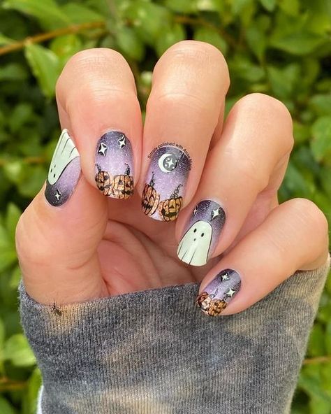 Kelli Rodrigues Watanabe on Instagram: "Annnnnnd back to Halloween nails bwahahaa!! 🖤 Smoke and Mirrors is the perfect backdrop for a Halloween mani!! She added some ghosts, stars and pumpkins and voila…..Halloween mani!🎃👻 Sets used: Smoke and Mirrors Too ghoul for You (Glow in the Dark!!) 💚 Jack of All Trades Color Street Nail Strengthener to seal All cut out with tiny scissors ✂️ 🧙🏼‍♀️ #Halloween #2022 #nails #nailpolishstrips #glowinthedarknails #colorstreetnails #colorstreet #drynailpo Halloween Nail Colors, Halloween Nails Diy, 2022 Nails, Nail Color Combos, Jack Of All Trades, Manicure Colors, Nail Time, Party Nails, Halloween 2022