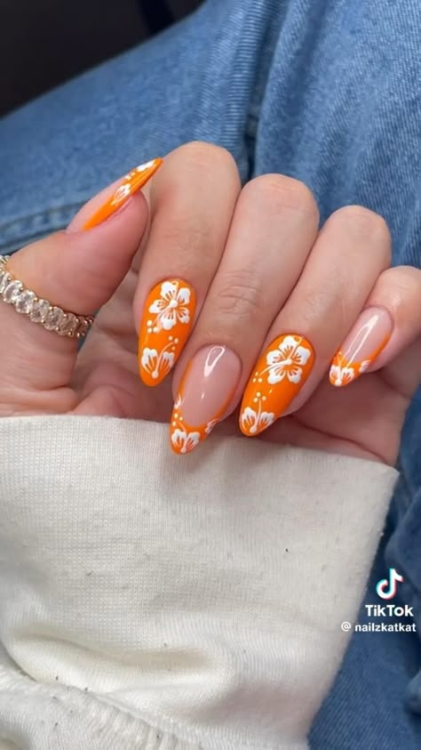 Cancun Nails, Matte Vs Glossy Nails, Aesthetic Nail Design, Beachy Nail Designs, Round Nail Designs, Hawaiian Nails, Hawaii Nails, Nail Vibes, Orange Nail Designs