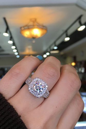 Wedding Ring Ideas, Classic Wedding Ring, Wedding Rings Halo, Dream Engagement Rings, Ring Ideas, Beautiful Engagement Rings, Wedding Rings Unique, Wedding Rings Vintage, Halo Engagement Rings