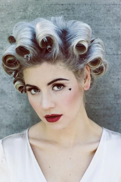 50's glamour Electra Heart, Marina Diamandis, Lonely Hearts Club, Marina And The Diamonds, Singers, Makeup Looks, Halloween Costumes, A Woman, Diamonds