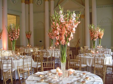 Twenty gladiolas in a vase - a simple but beautiful centerpiece that really looks gorgeous in any space. Gladiolus Wedding Flowers, Gladiolus Centerpiece, Gladiolus Wedding, Unique Wedding Centerpieces, Beautiful Wedding Centerpiece, Expensive Flowers, Simple Wedding Flowers, Tall Wedding Centerpieces, Simple Wedding Centerpieces