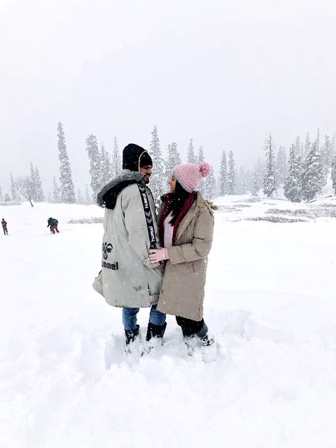 Gulmarg Kashmir Photography Couple, Couple Poses In Kashmir, Kashmir Couple Photos, Gulmarg Kashmir Photography Poses, Kashmir Couple Photography, Gulmarg Kashmir Photography, Kashmir Pics, Kashmiri Outfits For Women, Kashmir Diaries