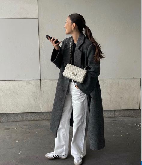 Silver Chanel Bag Outfit, White Chanel Bag Outfit, Chanel Mini Flap Bag Outfit, Chanel Flap Bag Outfit, White Bag Outfit, White Chanel Bag, Neutral Fits, Chanel Bag Outfit, White Coats