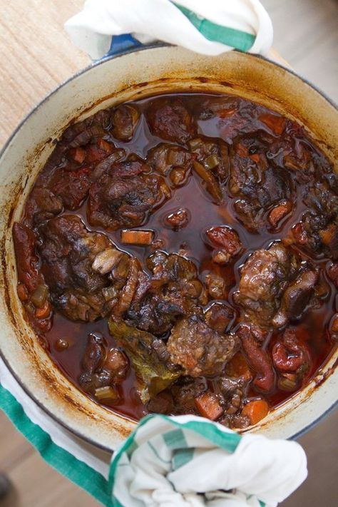 Oxtail Ragu Recipe, Oxtail Ragu, Oxtail Recipes Crockpot, Belgian Beef Stew, Oxtail Recipes Easy, Ox Tail, Braised Oxtail, Oxtail Stew, Oxtail Recipes