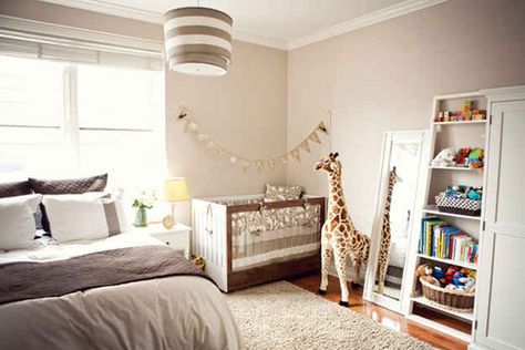 Create a baby corner in your bedroom. | 25 Hacks To Make Room For A Baby In Your Tiny Home Small Apartment Therapy, Nursery Nook, Design Ložnic, Baby Corner, Parents Room, Baby Nursery Neutral, Trendy Baby Nursery, Shared Room, Baby Bedroom