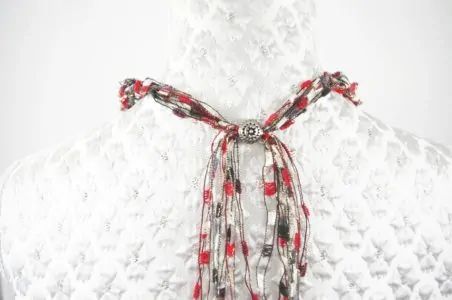 Yarn Necklace Diy, Ribbon Yarn Scarf, Recycle Yarn, Ladder Yarn Necklace, Ladder Trellis, Scrubbies Crochet Pattern, Yarn Jewelry, Ladder Yarn, Crochet Ribbon