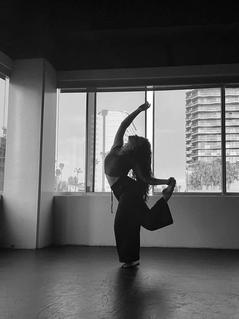 Dance Hobby Aesthetic, Contemporary Dancer Lifestyle Aesthetic, Dance Black And White Aesthetic, Contemporary Dancing Aesthetic, Black And White Dance Aesthetic, Jazz Dancers Aesthetic, Contempory Dance Aesthetic, Dance Jazz Aesthetic, Contemporary Aesthetic Dance