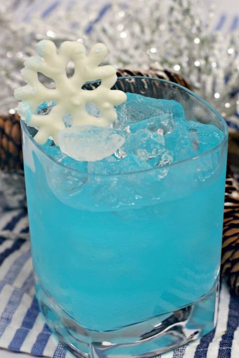 Enjoy Elsa's Frozen Cocktail while your kids are busy watching Frozen. Or serve it to the adults for a Frozen 2 watch party. It's yummy - think of it like an electric long island iced tea. Gorgeous, blue and cold. #frozen #Elsa #bluecuracao #electriccocktail #lit Elsa Cocktail, Blue Curacao Recipe, Curacao Cocktail, Curacao Drink, Blue Curacao Drinks, Disney Inspired Food, Ice Party, Frozen Cocktail, Winter Cocktail