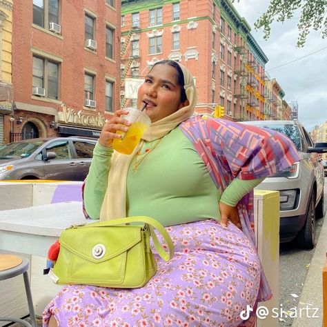 Pastel Outfit Plus Size, Fun Plus Size Fashion, Plus Size Fashion For Women Aesthetic, Plus Size Blogger, Fat Outfits Plus Size, Fat Woman Fashion, 2023 Plus Size Outfits, Plus Size Midi Skirt Outfit, Plus Size Colorful Outfits