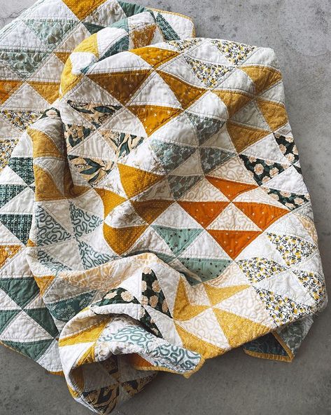 Earthy Quilt Patterns, Quilt Ideas Patterns, Boho Quilt Pattern, Orange Quilt, Boho Quilt, Quilt Layers, Tshirt Quilt, Quick Quilt, Country Quilts