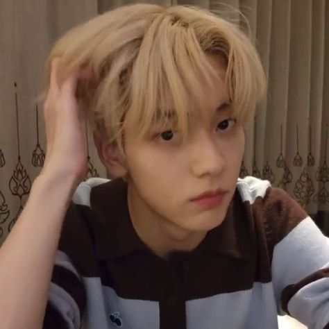 #txt #soobin #moa Blonde Soobin Txt, Choi Soobin Blonde, Txt Icons Soobin, Blond Soobin, Soobin Blonde, Txt Icon, Cool Blonde Hair, Choi Soobin, Hair Icon