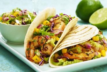 Tacos with Grilled Shrimp and Mango Salsa Sous Vide Chicken Breast, Shrimp Tacos Easy, Easy Zucchini Bread, Shrimp Taco Recipes, Grilled Taco, Gordon Ramsay Recipe, Mango Avocado Salsa, Mango Avocado, Roll Recipes