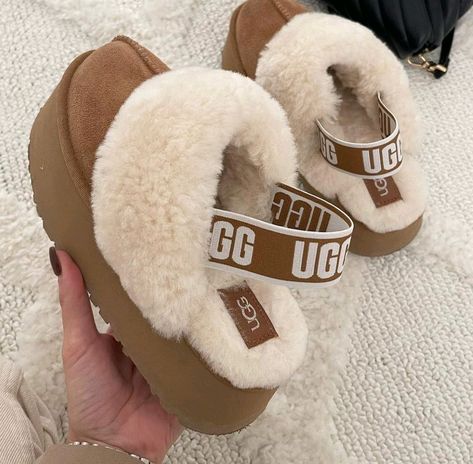 Ugg Cozy Slipper, Fluffy Shoes Slippers Ugg Boots, Ugg Cozy Slippers, Brown Uggs Slippers, Ugg Fluff Yeah Slides Brown, Platform Ugg, Cute Uggs, Fluffy Shoes, Baby Nike