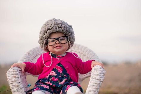 You Can Get A Crocheted Granny Wig For Your Baby And It's The Best Thing Ever Old Lady Wig, Granny Wig, Grandma Costume, Homecoming Spirit Week, Old Lady Costume, Easy Crochet Hat Patterns, Old Dress, Easy Crochet Hat, Wig Hat