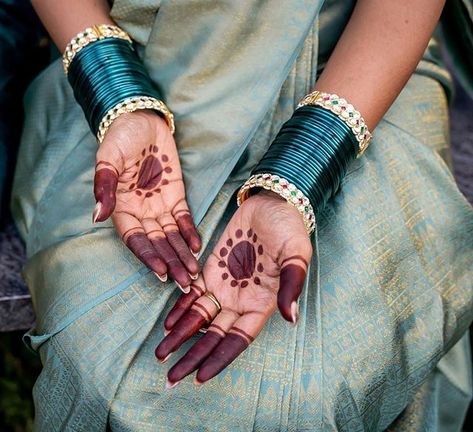 Kabooki MUA on Instagram: “I have always loved traditional mehndi designs & plain glass bangles over the contemporary ones. The bangles turned out to be a perfect…” Marudhani Designs Traditional, Marudhani Designs, Plain Glass Bangles, Indian Mehendi, Mehendi Photography, Traditional Mehndi Designs, Traditional Mehndi, Short Mehndi Design, Latest Henna Designs