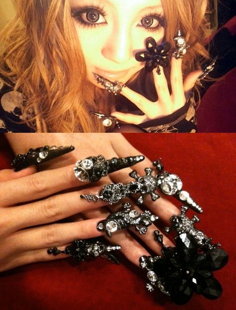 Gothic Gyaru, Jeweled Nails, Ugly Nails, Gyaru Kei, Gyaru Nails, Kei Visual, Punk Nails, Gothic Nails, Japanese Nail Art