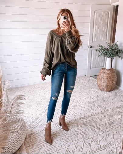 Brown Short Boots Outfit, Short Booties Outfit, Jeans And Booties Outfit, Tan Booties Outfit, Brown Booties Outfit, Short Boots Outfit, Booties Outfit Fall, Amazon Jeans, Sweater And Jeans Outfit