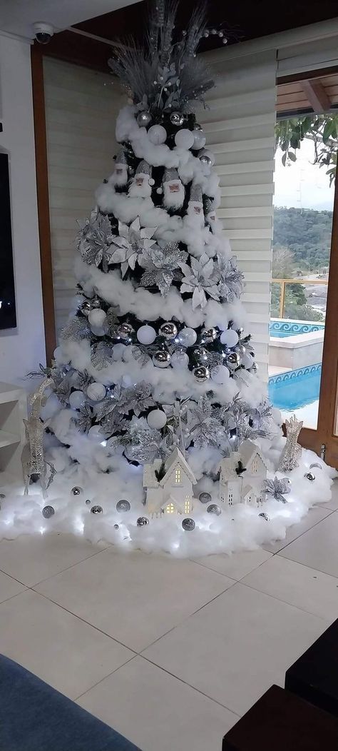 Christmas Tree Ideas Snowy Tree, Christmas Tree Ideas White Ornaments, White Christmas Tree With Silver Decor, Christmas Decor Ideas White And Silver, Navy Blue And Silver Christmas Tree Ideas, Christmas Decor Ideas For Tree, Silver And White Christmas Tree Decor, White Christmas Tree Themes Colors, Christmas Tree Silver And White