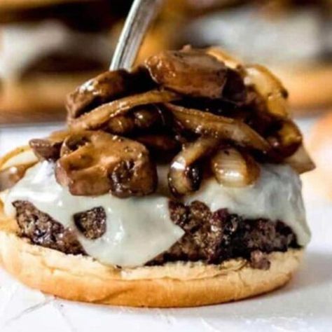 Mushroom Burgers Beef, Swiss Mushroom Burger Recipes, Mushroom Hamburger Recipes, Mushroom Swiss Burger Sauce, Mushroom Sauce For Burgers, Mushroom Swiss Burger Recipe, Burger With Mushrooms, Mushroom And Swiss Burger, Craft Burgers