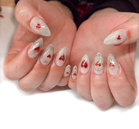 Nail Vibes, Nails Shape, Heart Nail Designs, Romantic Nails, Grunge Nails, Casual Nails, Classic Nails, Gold And Red, Nails Desing