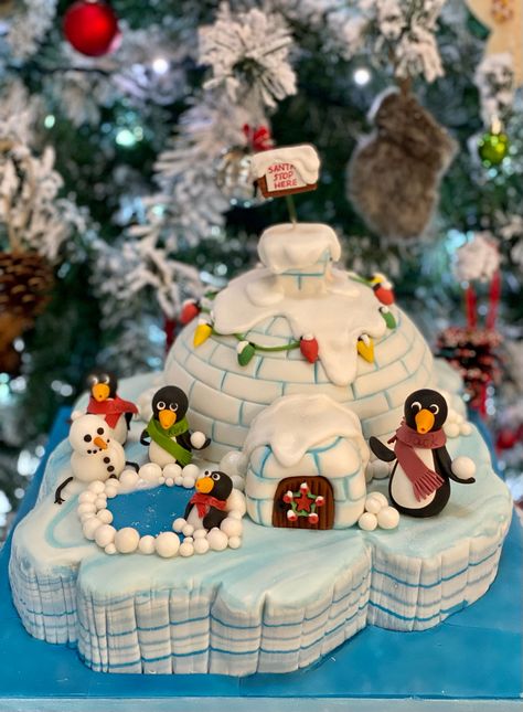 Igloo Christmas Cake, Iceberg Cake, Igloo Cake, Penguin Cakes, Christmas Cakes, Bird Decor, Christmas Kitchen, Christmas Cake, Let Them Eat Cake