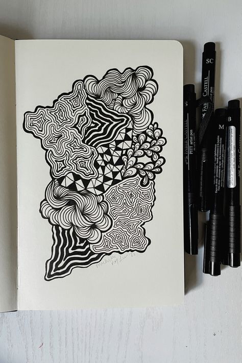 Patterned line drawing done with Faber Castell pens on a moleskine sketchbook. Pen Pattern Art, Black Pen Drawing Simple, Pen Line Art Doodles, Abstract Line Art Pattern, Doodles With Pen, Lines Drawing Pattern, Art Using Lines, Drawing Patterns Doodles, Pattern Ideas Drawing