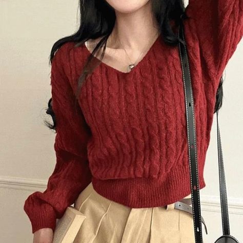 Cropped Knit Sweater Outfit, Red Sweater Outfit, Types Of Clothing Styles, Sweaters Cropped, Knit Sweater Outfit, Insta Outfits, Downtown Outfits, Cropped Knit Sweater, Sweater Outfit