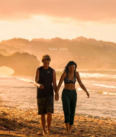 Jj And Kiara Fanart, Les Pogues, Stile Blair Waldorf, Outer Banks Style, Swirl Couples, Outer Banks Beach, The Pogues, Outer Banks Nc, Paradise On Earth