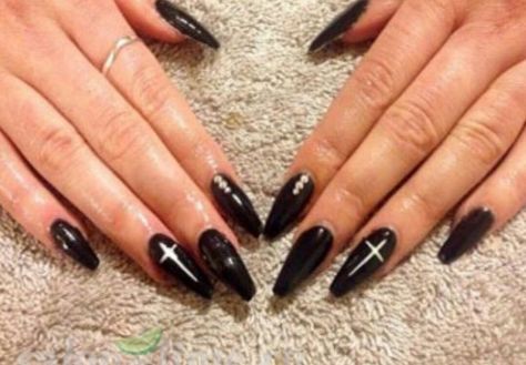 Nail Design Gold, French Tip Nail Art, Cross Nails, Black Coffin Nails, Coffin Nails Matte, Video Makeup, Black Acrylic Nails, Goth Nails, Grunge Nails