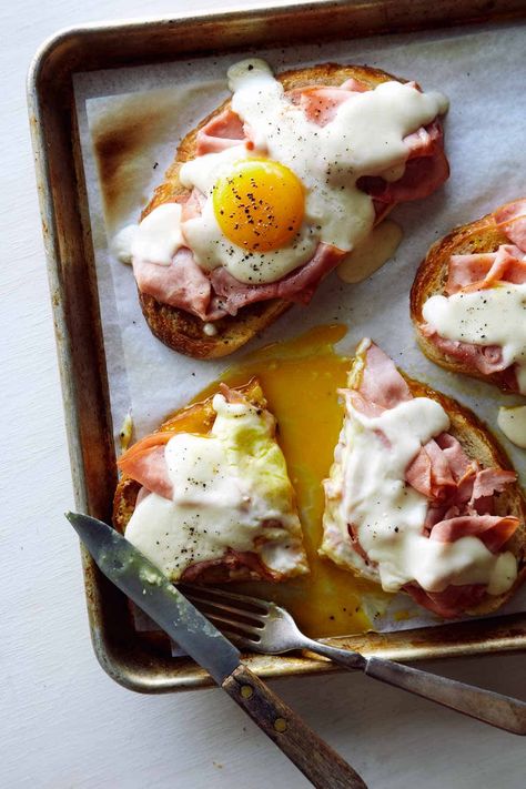 Croque Madame recipe - breakfast sandwich | Spoon Fork Bacon Toast Breakfast Ideas, Croque Madame Recipe, Breakfast Ideas With Eggs, Ideas With Eggs, Spoon Fork Bacon, Leftover Ham Recipes, Bean Burgers, Sandwich Bar, Fresh Meals