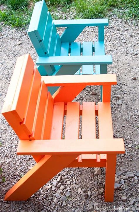 Kids Slatted Outdoor Chairs - buildsomething.com Pallet Chairs Outdoor, Kids Outdoor Chairs, Diy Kids Chair, Wood Chair Diy, Diy Kids Furniture, Wood Projects For Kids, Woodworking Projects Furniture, Kids Outdoor Furniture, Amazing Woodworking