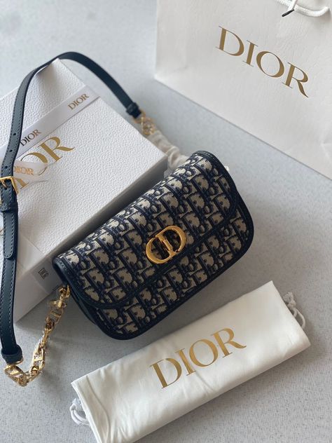 Dior Sling Bag, Ancient Chinese Clothing, My Style Bags, Girly Bags, Luxury Purses, Fancy Bags, Pretty Bags, Essential Bag, Cute Bags