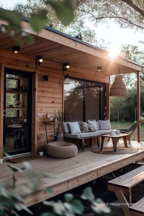 Small House Porch, Tiny House Outdoor Space, Bungalow With Porch, Tiny Porch Ideas, Tiny House With Porch, Cozy Front Porch Ideas, Tiny House Porch, Tiny House Modern, House With Front Porch