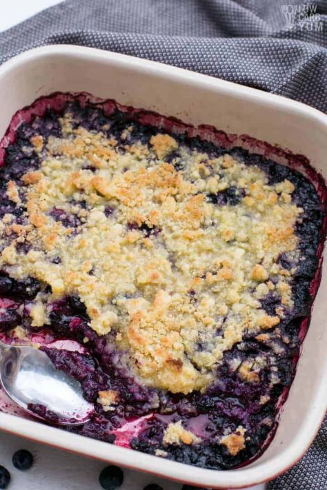 Want a delicious berry dessert? This is a really simple low carb blueberry cobbler recipe with a gluten free topping that tastes just like the real thing. | LowCarbYum.com Summer Cobbler, Gluten Free Blueberry Cobbler, Low Carb Blueberry, Blueberry Crisp Recipe, Easy Blueberry Cobbler, Blueberry Cobbler Recipes, Blueberry Dump Cakes, Dessert Mousse, Keto Blueberry