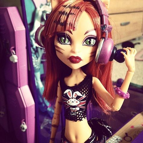 Monster High School, Monster High Pictures, Doll Aesthetic, Monster High Custom, Love Monster, Monster High Characters, Monster High Doll, Doll Repaint, Monster High Dolls