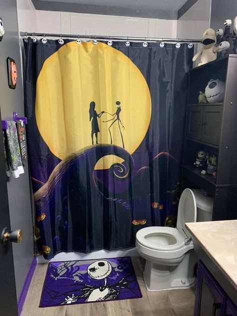 This Person Created A Nightmare Before Christmas Themed Bathroom And The Results Are Stunningly Spooky Nightmare Before Christmas Bathroom, Nightmare Before Christmas Pictures, Disney Bathroom, A Nightmare Before Christmas, Bathroom Theme, Jack Nightmare Before Christmas, Nightmare Before Christmas Drawings, Nightmare Before Christmas Decorations, Bathroom Decor Themes