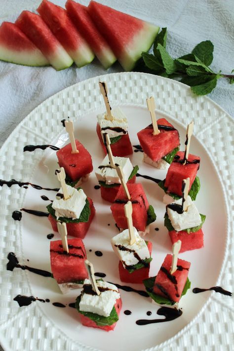 Watermelon Skewers, Summer Potluck Dishes, Food Skewers, Bbq Appetizers, Sommer Mad, Cookout Side Dishes, Summer Potluck, Dish Ideas, Watermelon And Feta